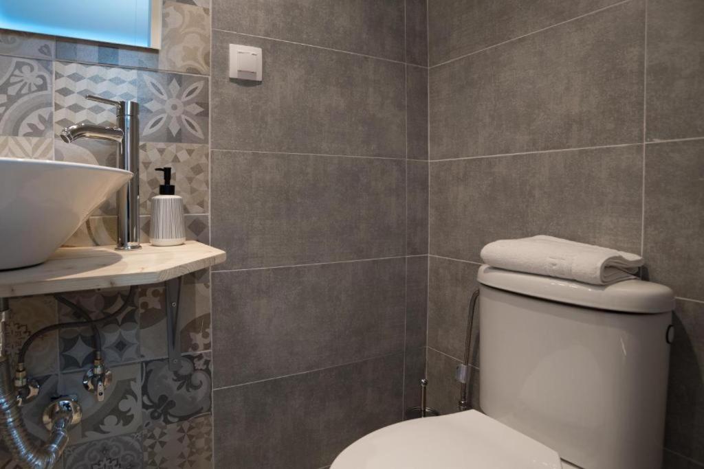Monastiraki 3-4 Blue Sky Apartment Athena Bagian luar foto